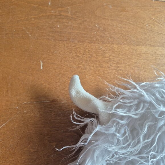 Fun Monster white furry winter hat - Picture 5 of 5